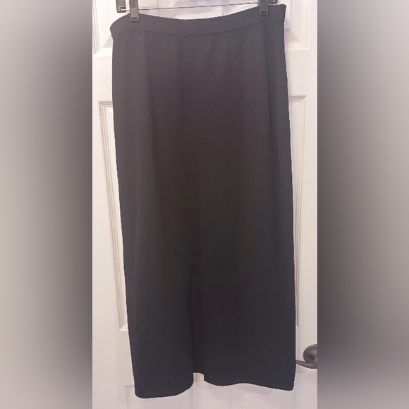 ST JOHN Basics Black Knit Skirt sz L - Picture 4 of 4